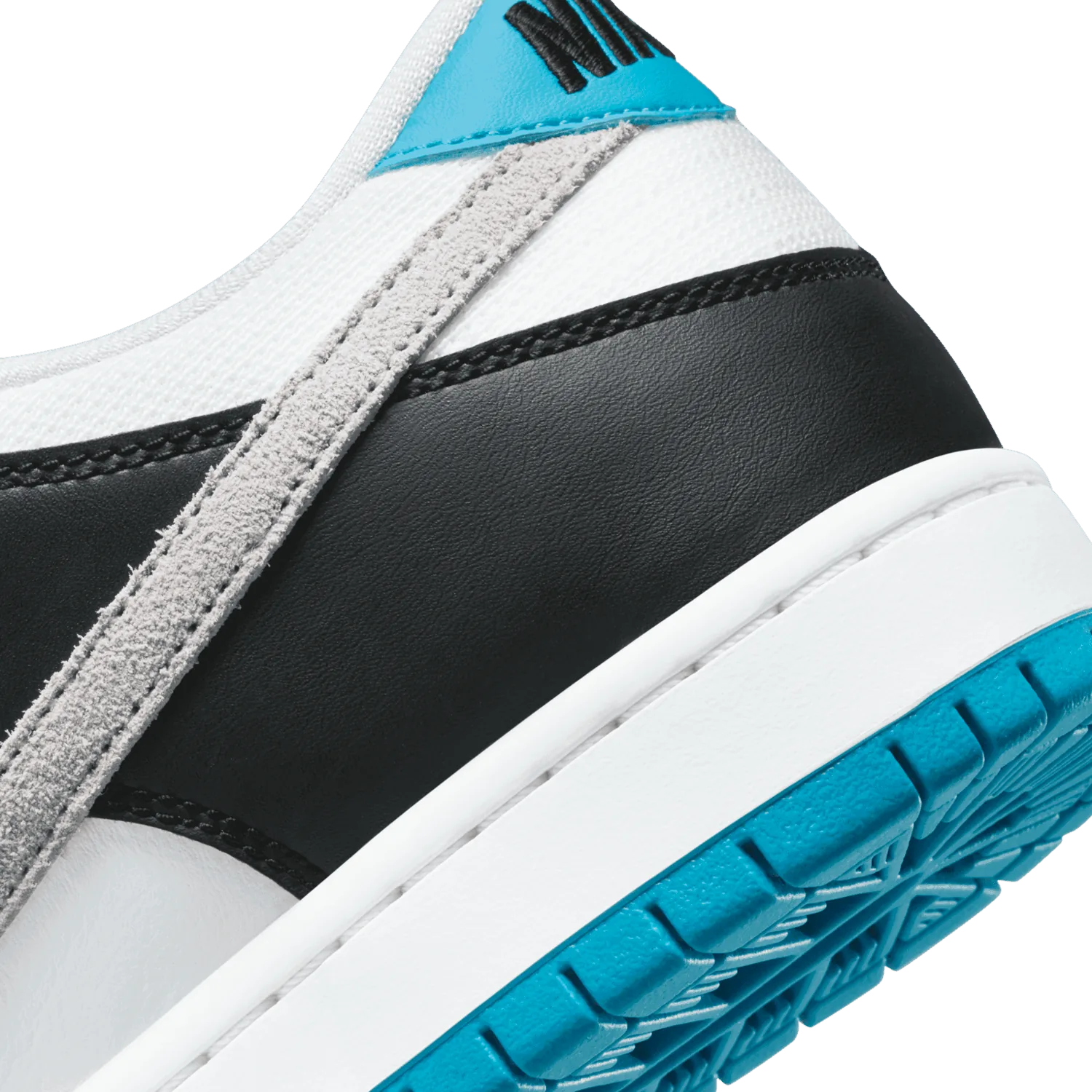Nike SB Dunk Low Laser Blue image 6