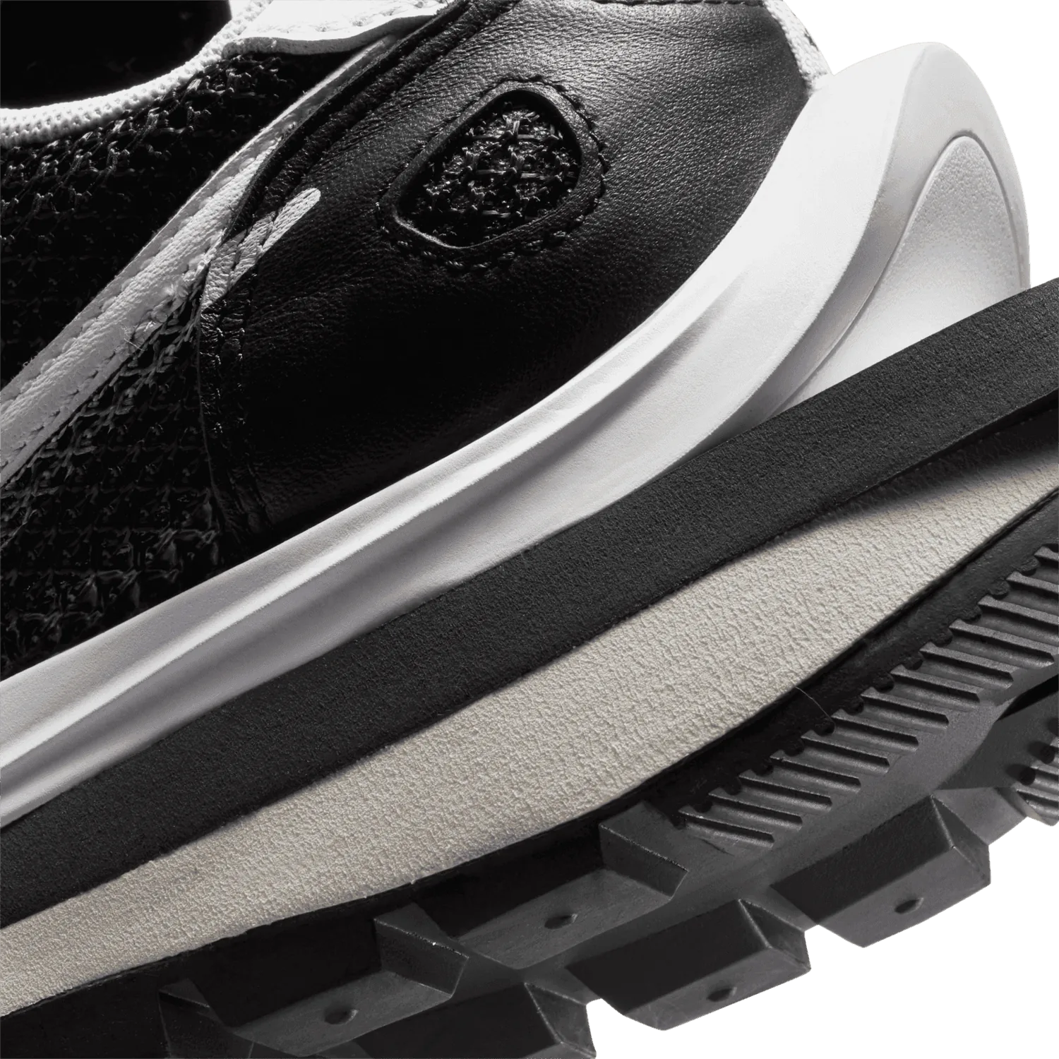 Nike Vaporwaffle sacai Black White image 7