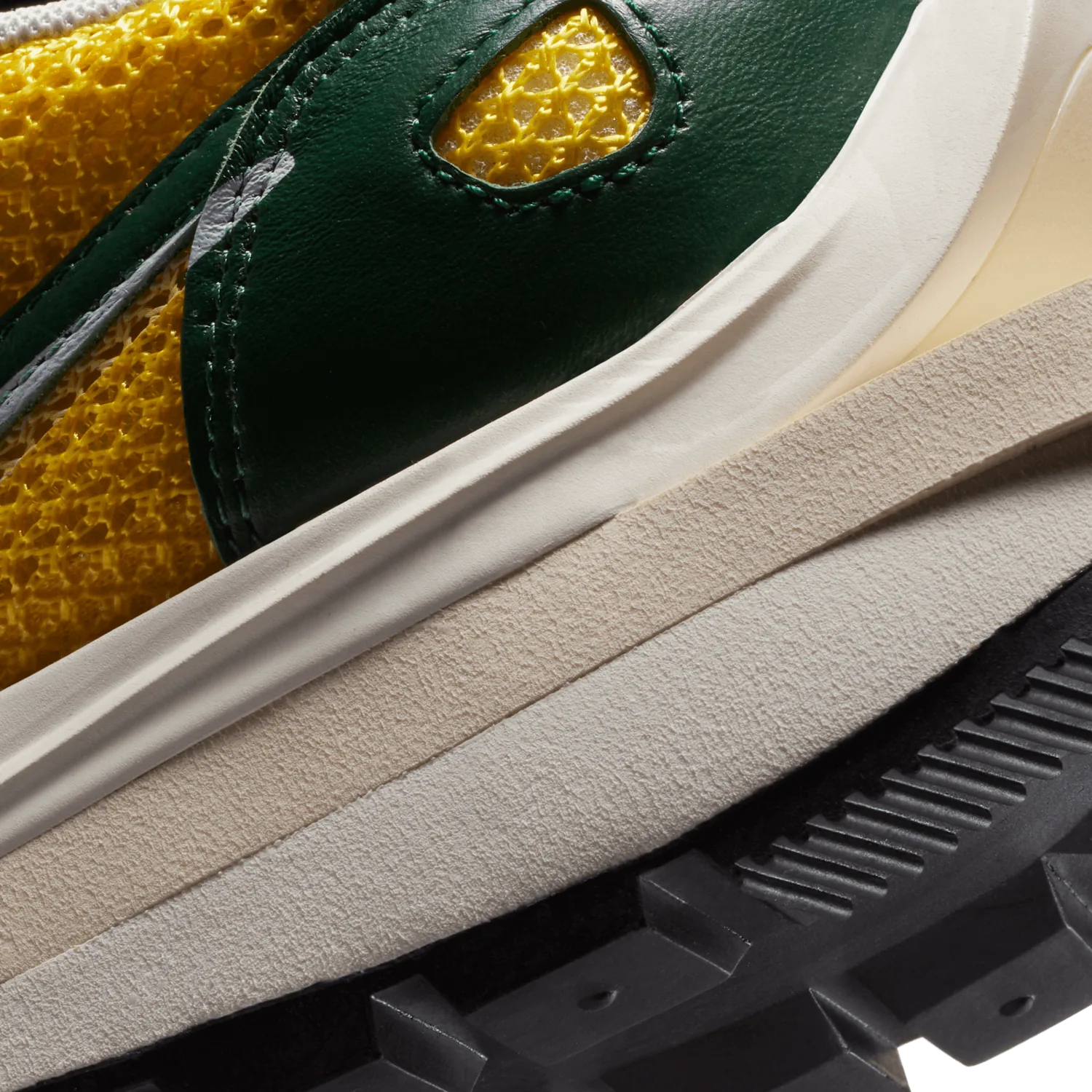 Nike Vaporwaffle sacai Tour Yellow Stadium Green image 6