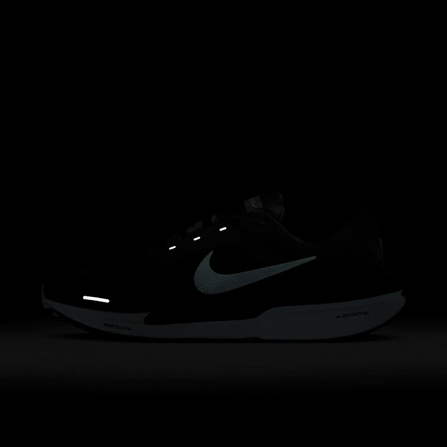 Nike Air Zoom Vomero 16 (Blue) image 2