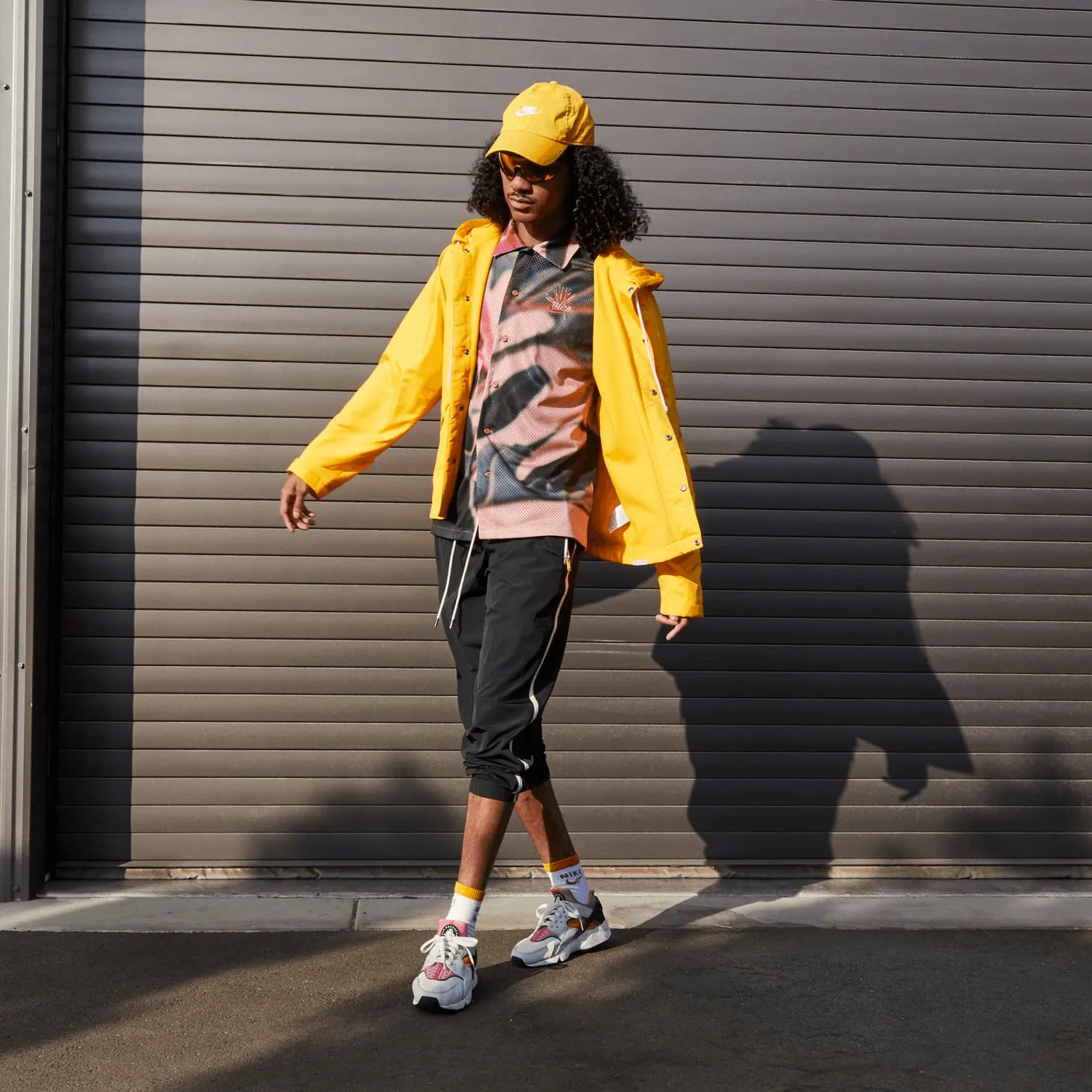 Nike Air Huarache University Gold Pink image 9
