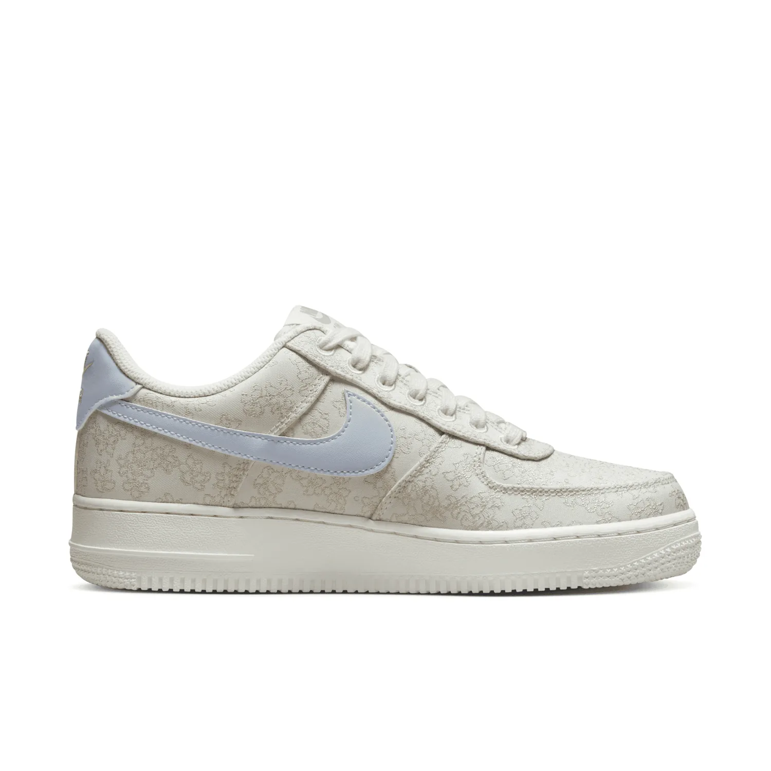 Nike Air Force 1 '07 SE Shoes image 3