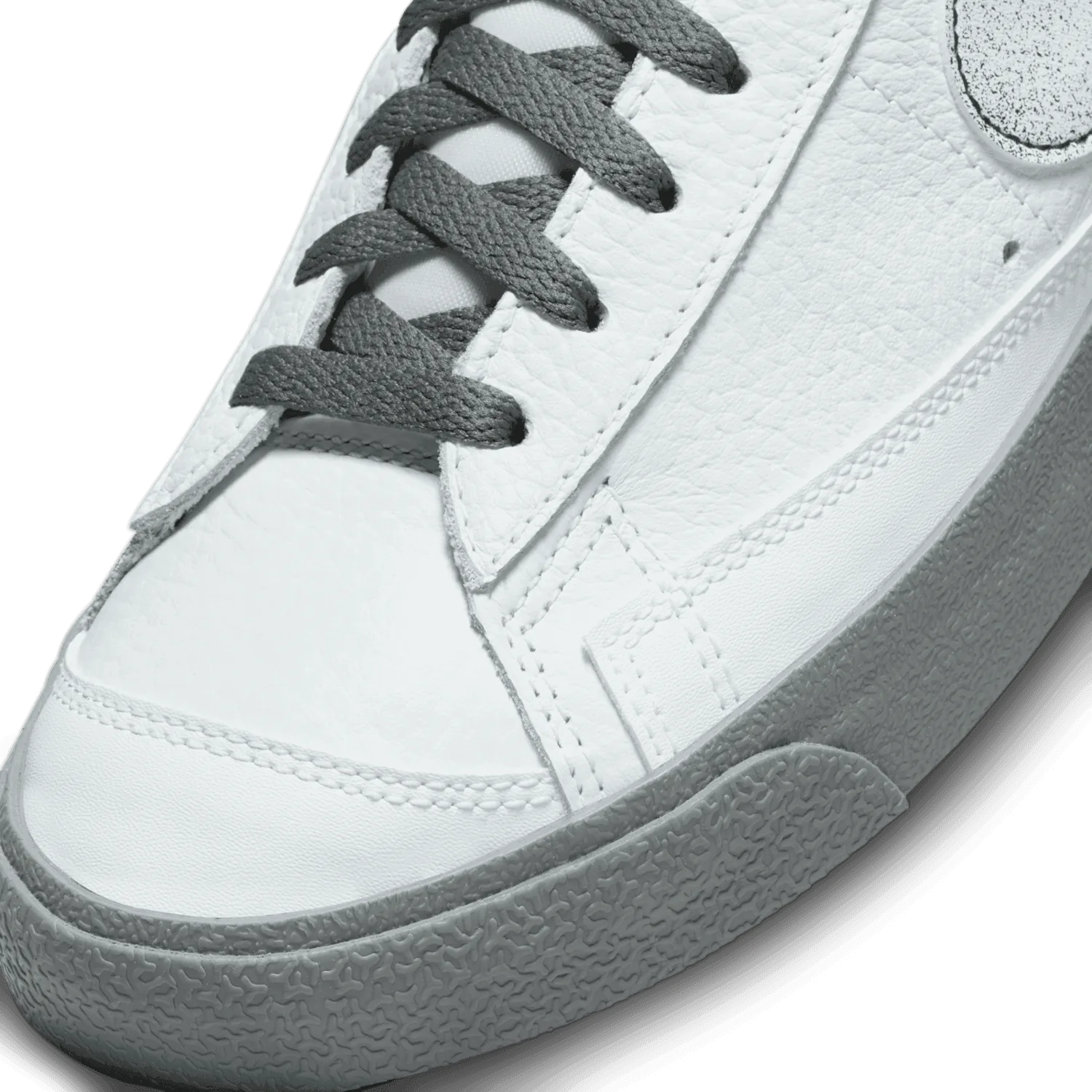 Nike Blazer Mid EMB Classics image 6