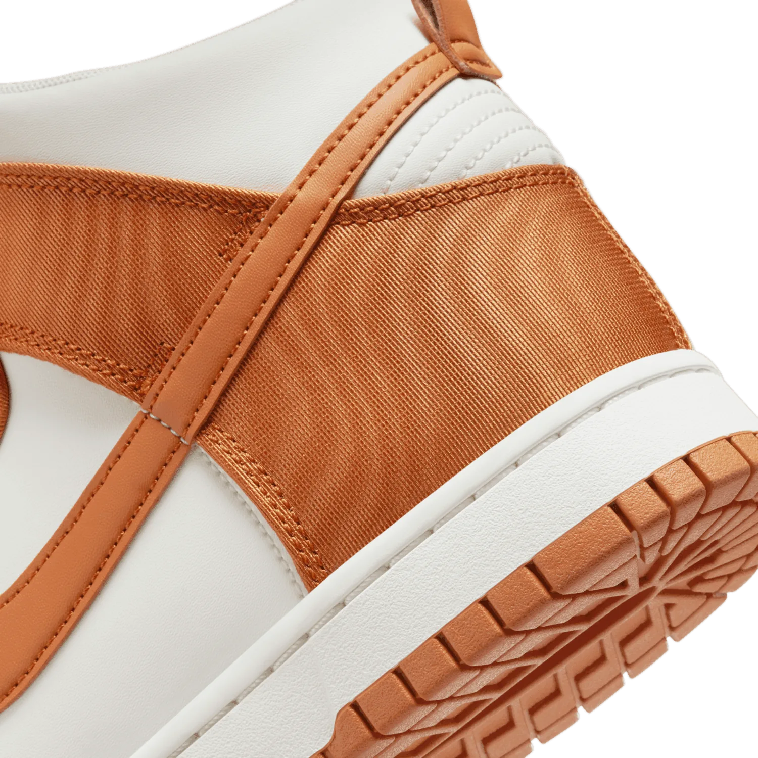Nike Dunk High SE Monarch image 4