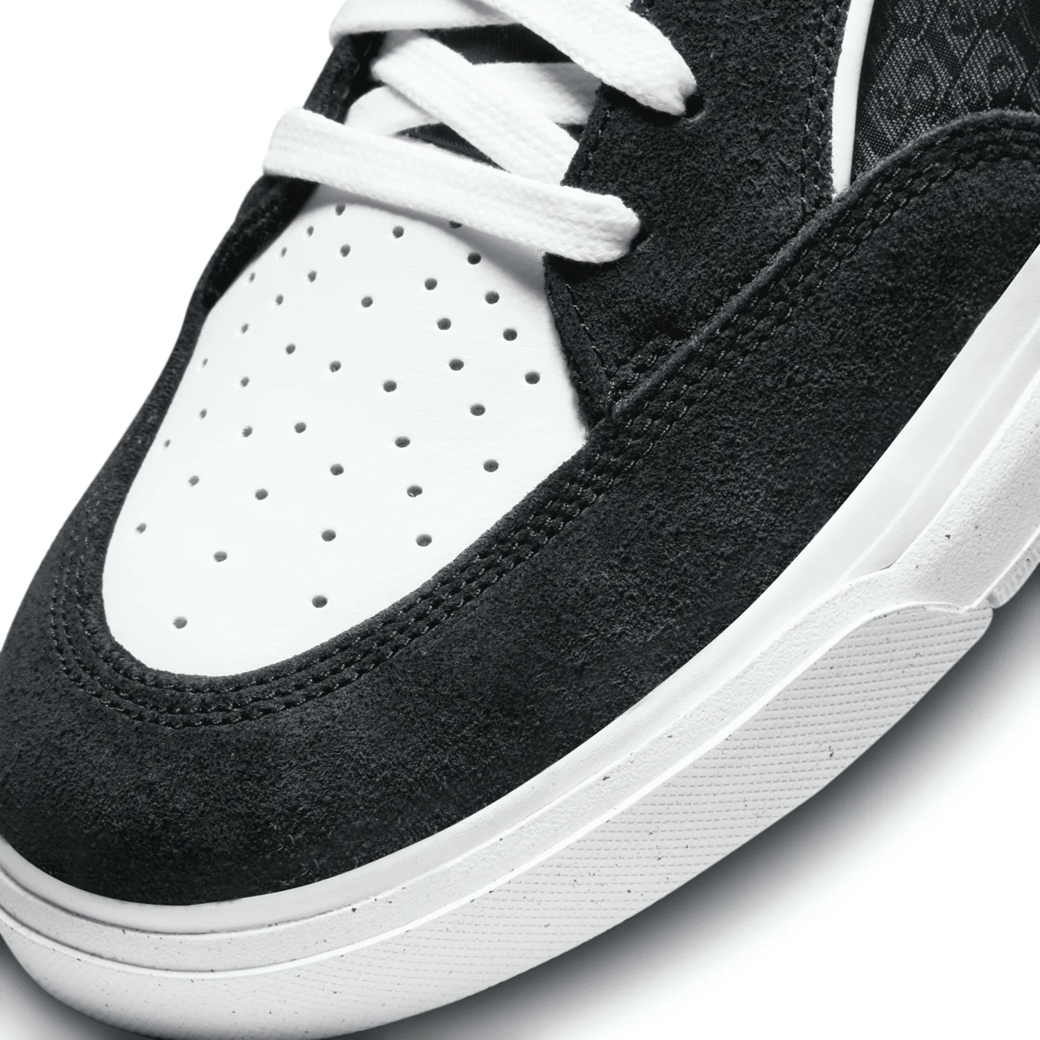 Nike SB React Leo Black White image 6