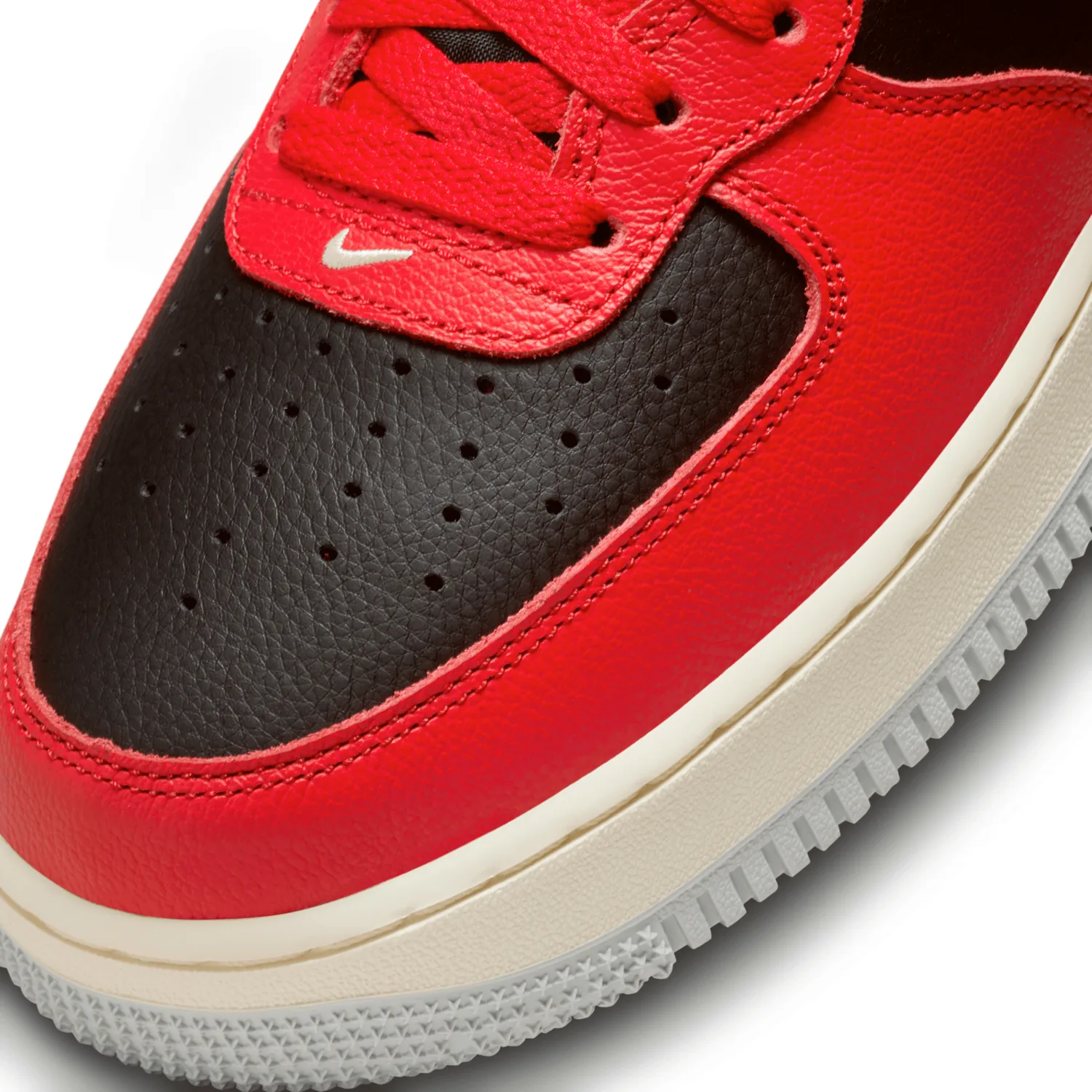 Nike Air Force 1 Mid Split Bred image 3