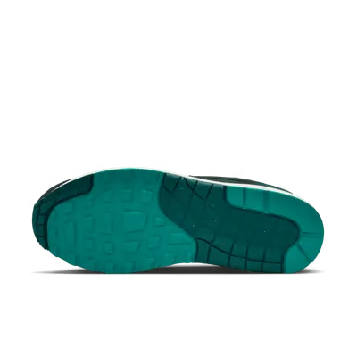 Nike Air Max 1 LeBron James Liverpool FC