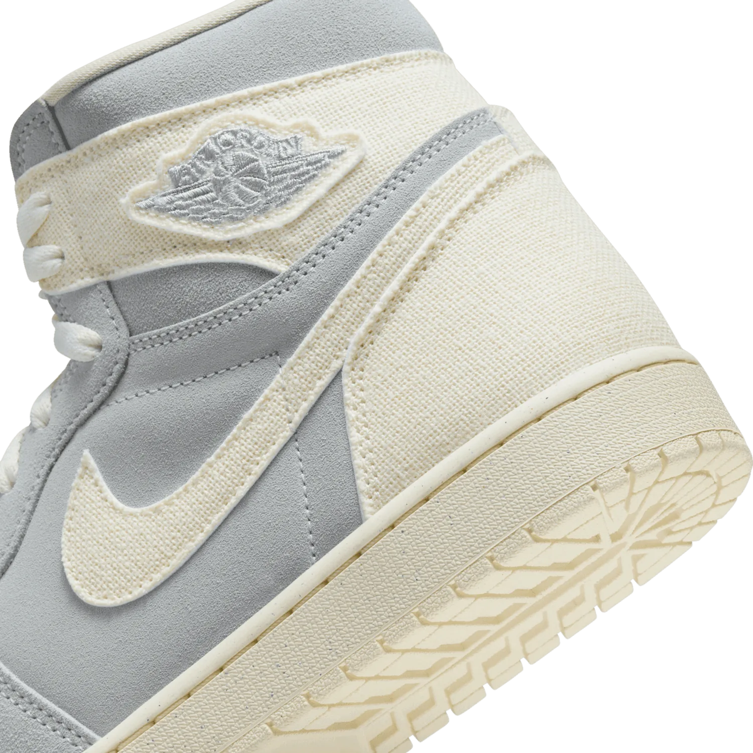 Air Jordan 1 Retro High OG Ivory image 4