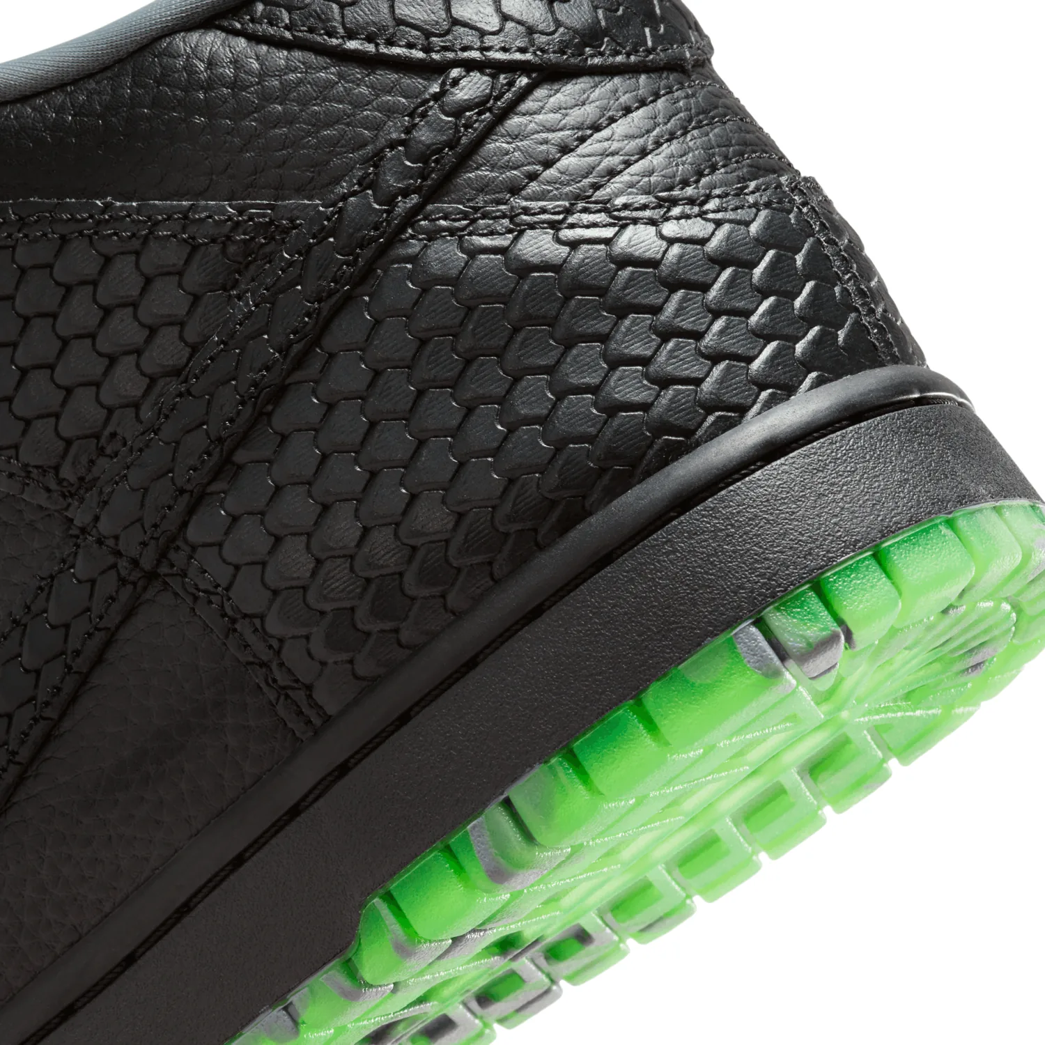 Nike Dunk Mid Premium Halloween image 8