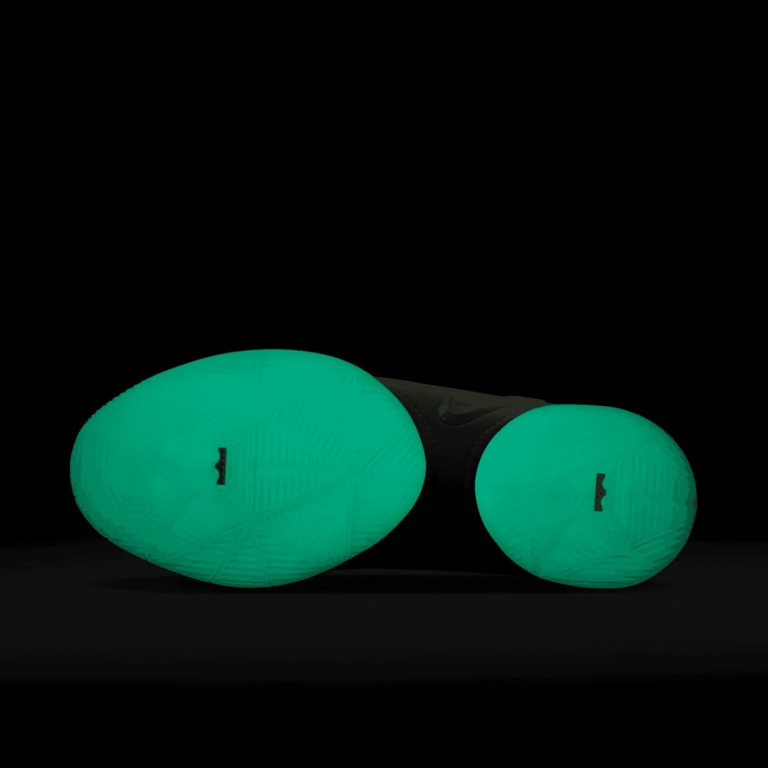 Nike LeBron 22 Dunkman image 4