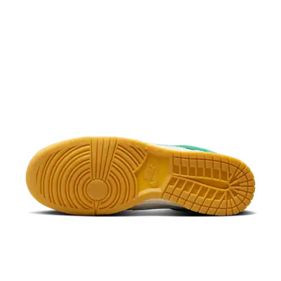 Nike Dunk Low SE Malachite Gum