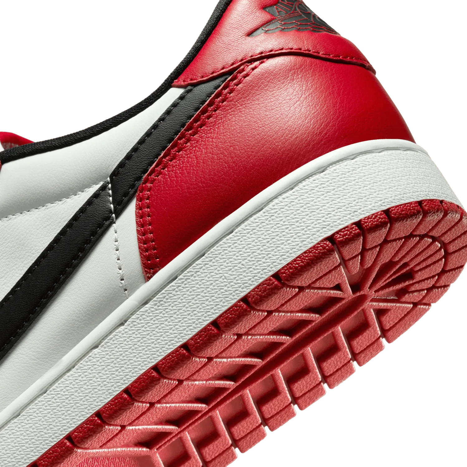 Air Jordan 1 Retro Low OG Chicago image 3