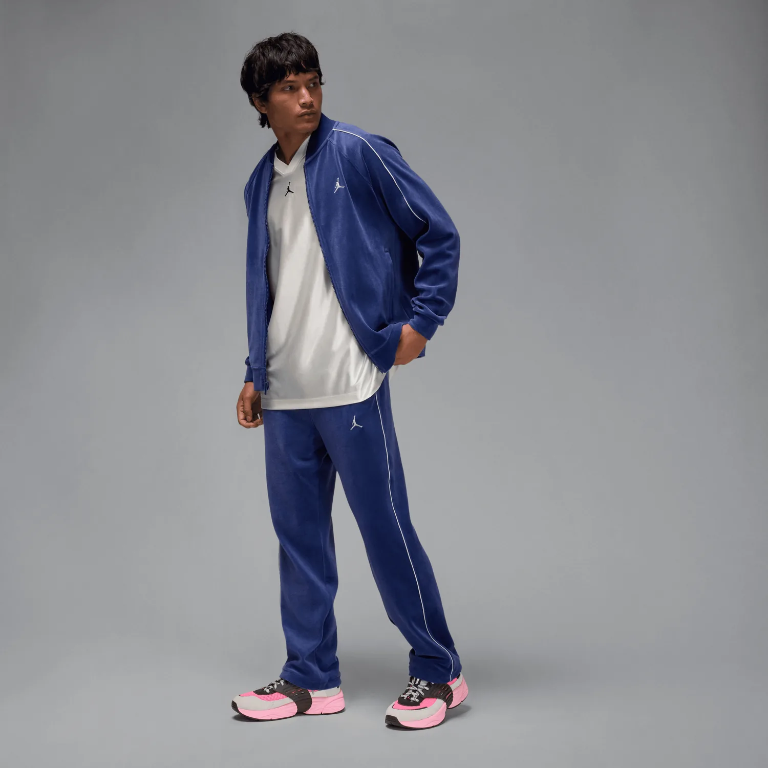 Jordan Trunner O/S Wolf Grey Pink Blast image 6