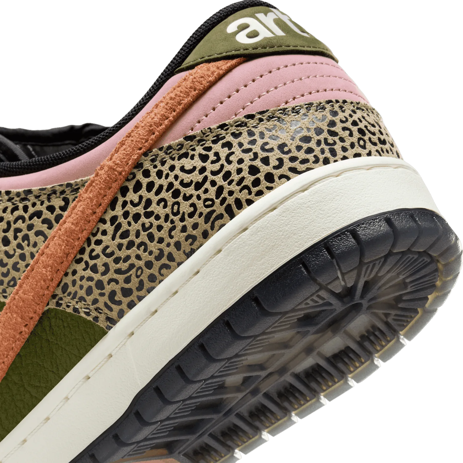 Nike SB Dunk Low Arts-Rec image 10