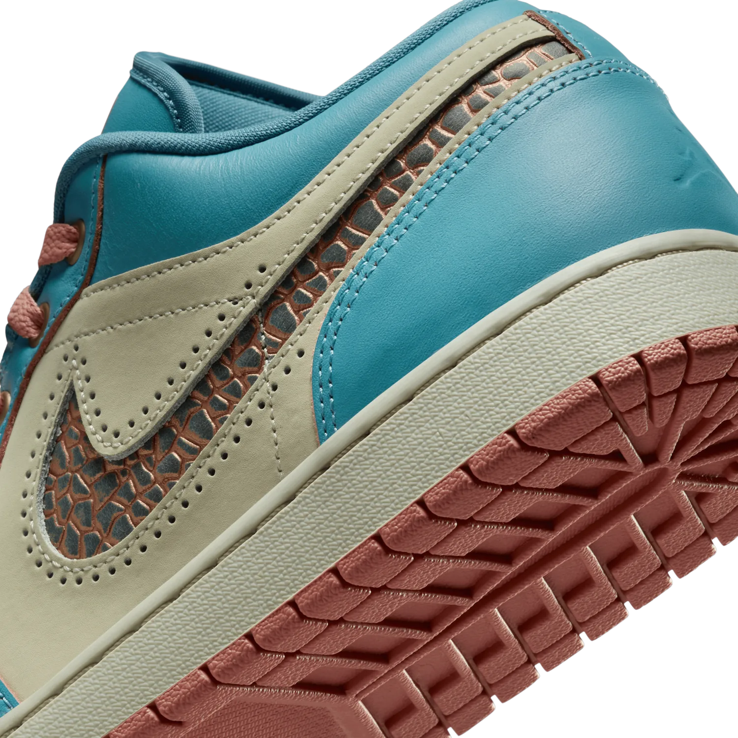 Air Jordan 1 Low SE Somos Eternos image 4