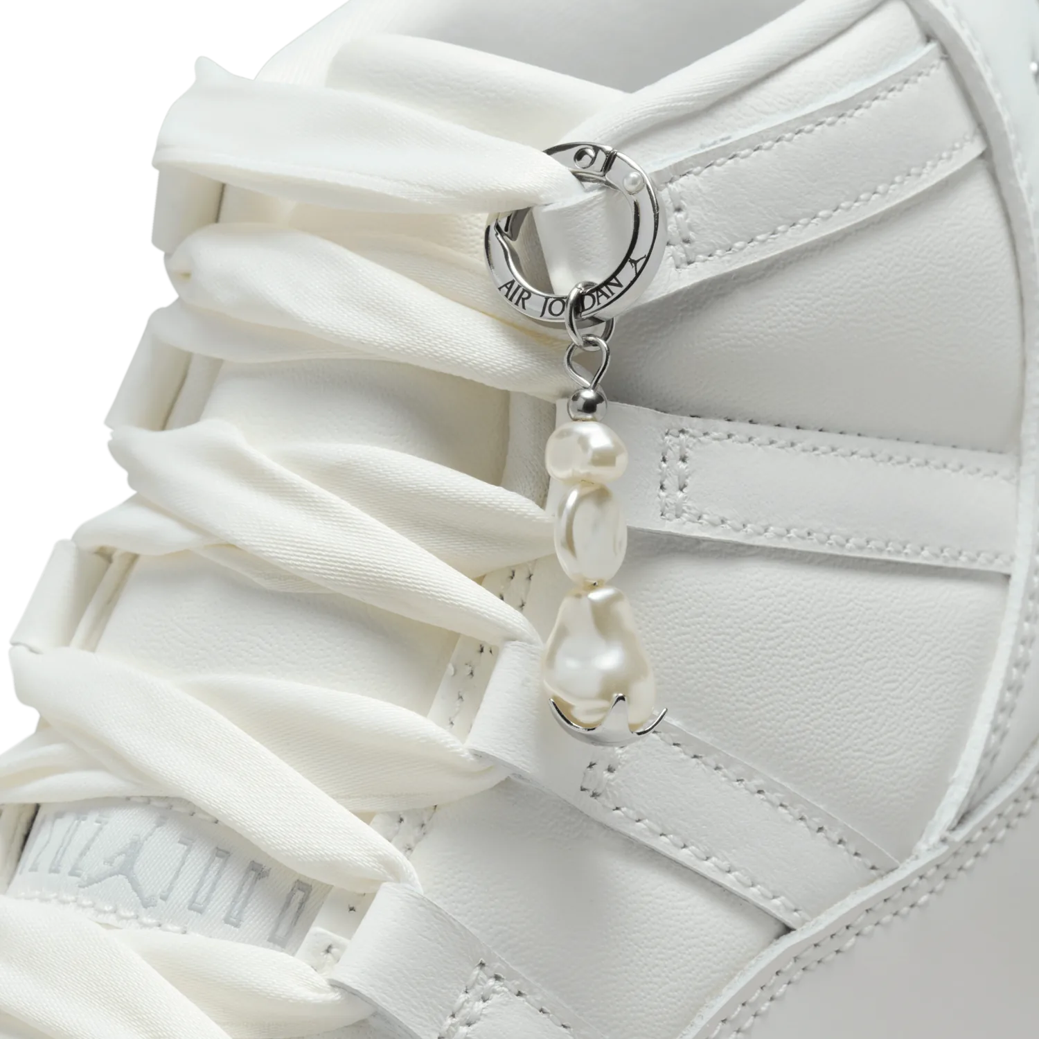 Air Jordan 11 Retro Pearl (W) image 7