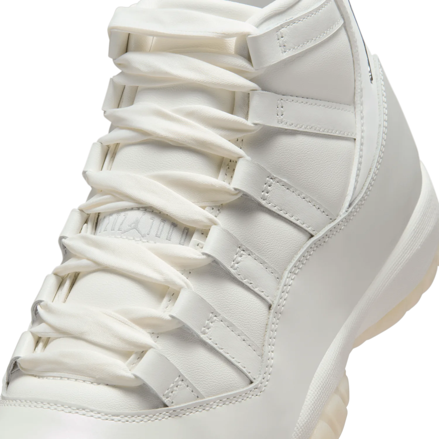 Air Jordan 11 Retro Pearl (W) image 8