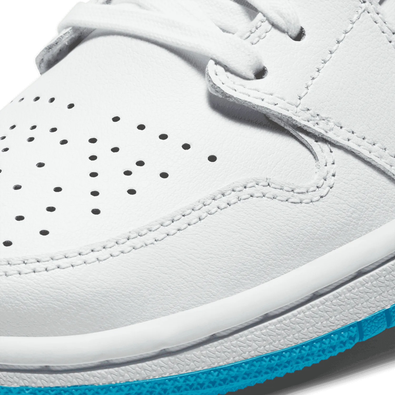 Jordan 1 Mid UNC (W) (2020) image 6