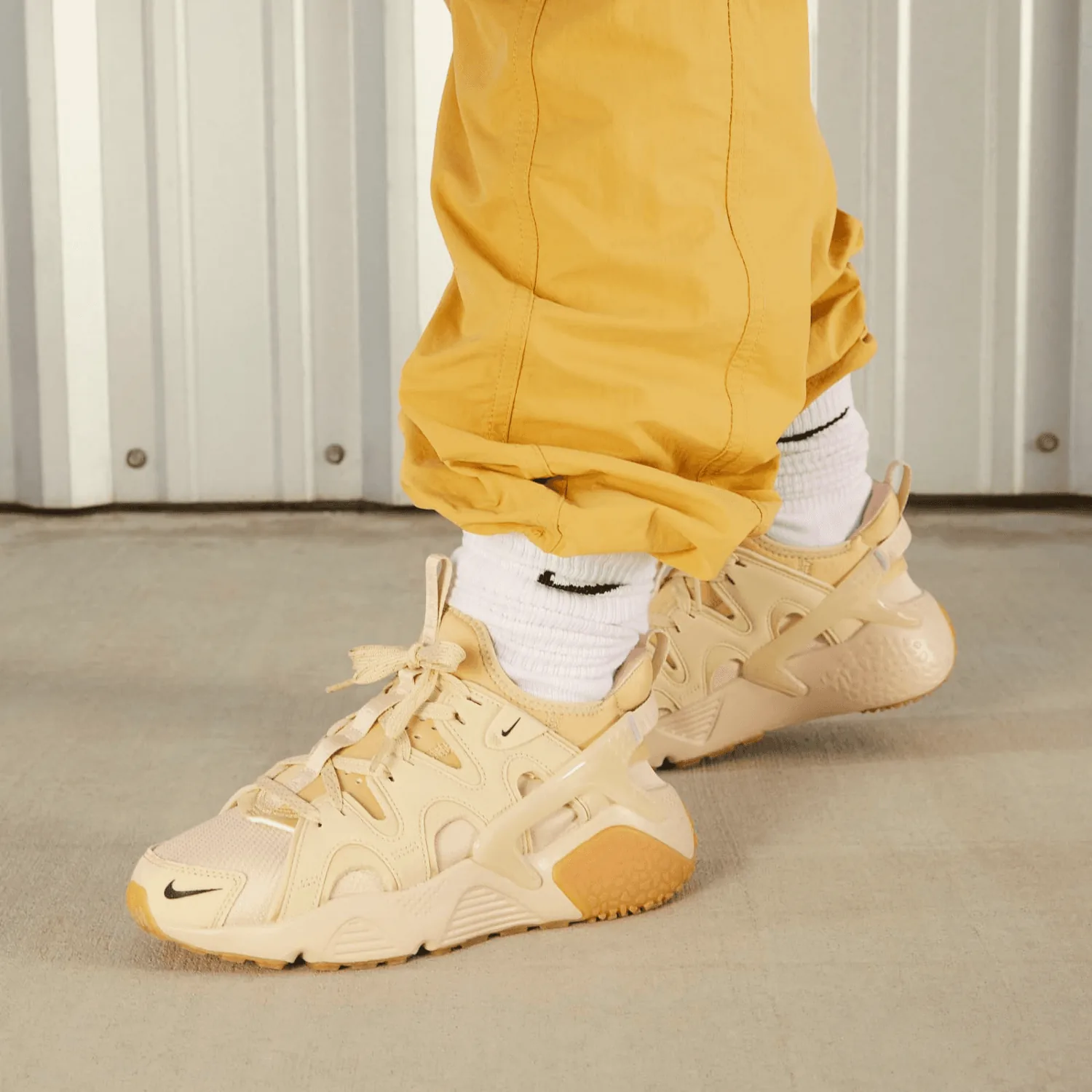 Nike Air Huarache Craft Sanddrift (W) image 9