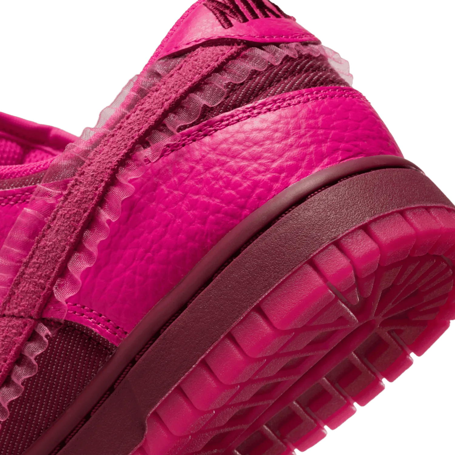 Nike Dunk Low Valentine's Day 2022 (W) image 6