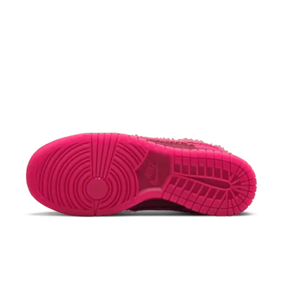 Nike Dunk Low Valentine's Day 2022 (W)