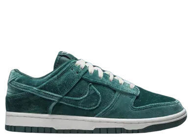 Nike Dunk Low Green Velvet (W)