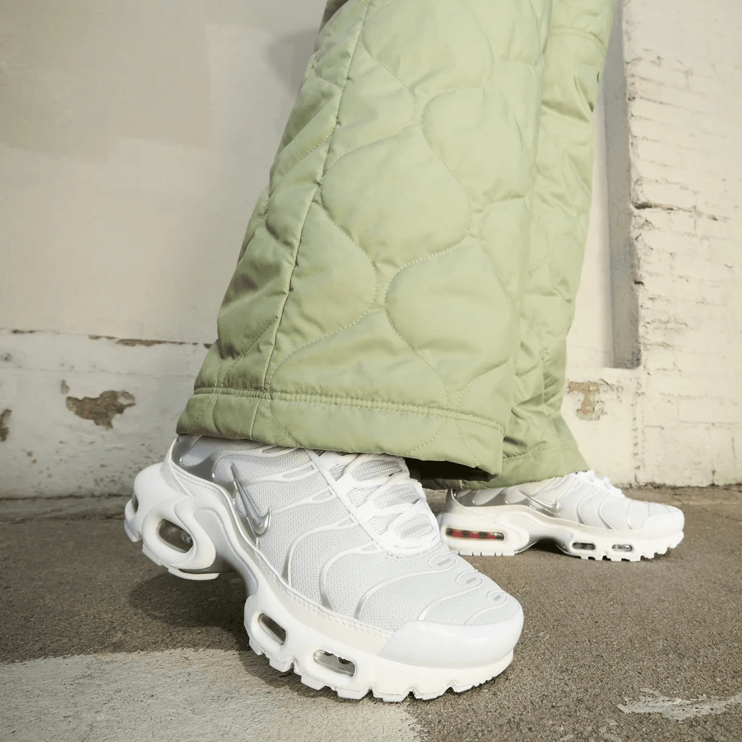 Nike Air Max Plus White Metallic Silver (W) image 3